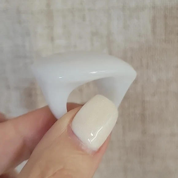 SOAP WHITE FUNKY BOLD STATEMENT RING - Picture 5 of 8